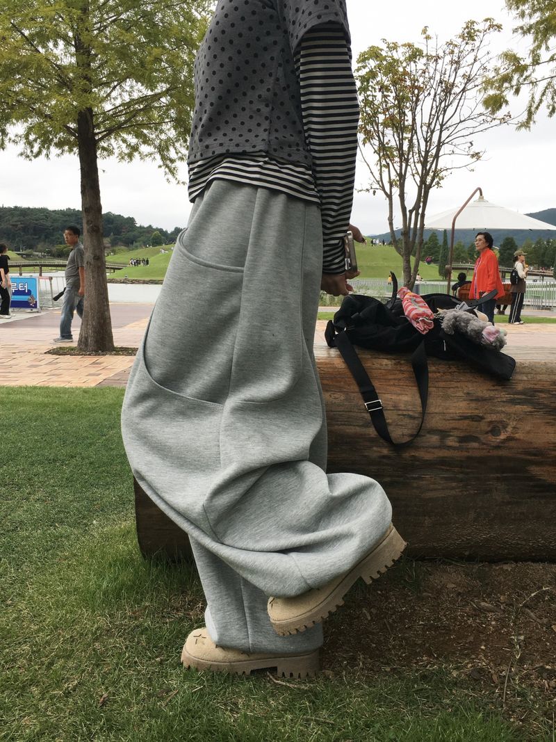 Mile Curved Two-Pocket Sweatpants (6c)