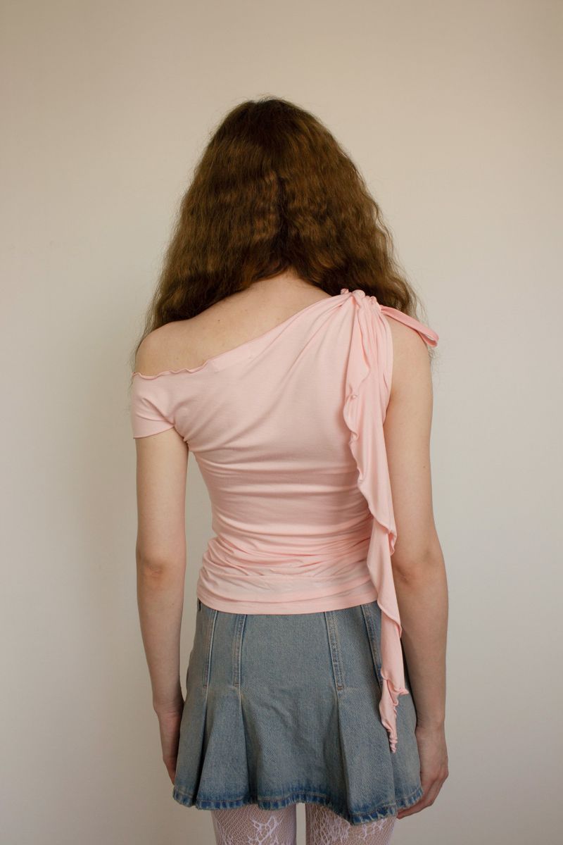 ONE SHOULDER RUFFLE TRIM TOP / LIGHT PINK
