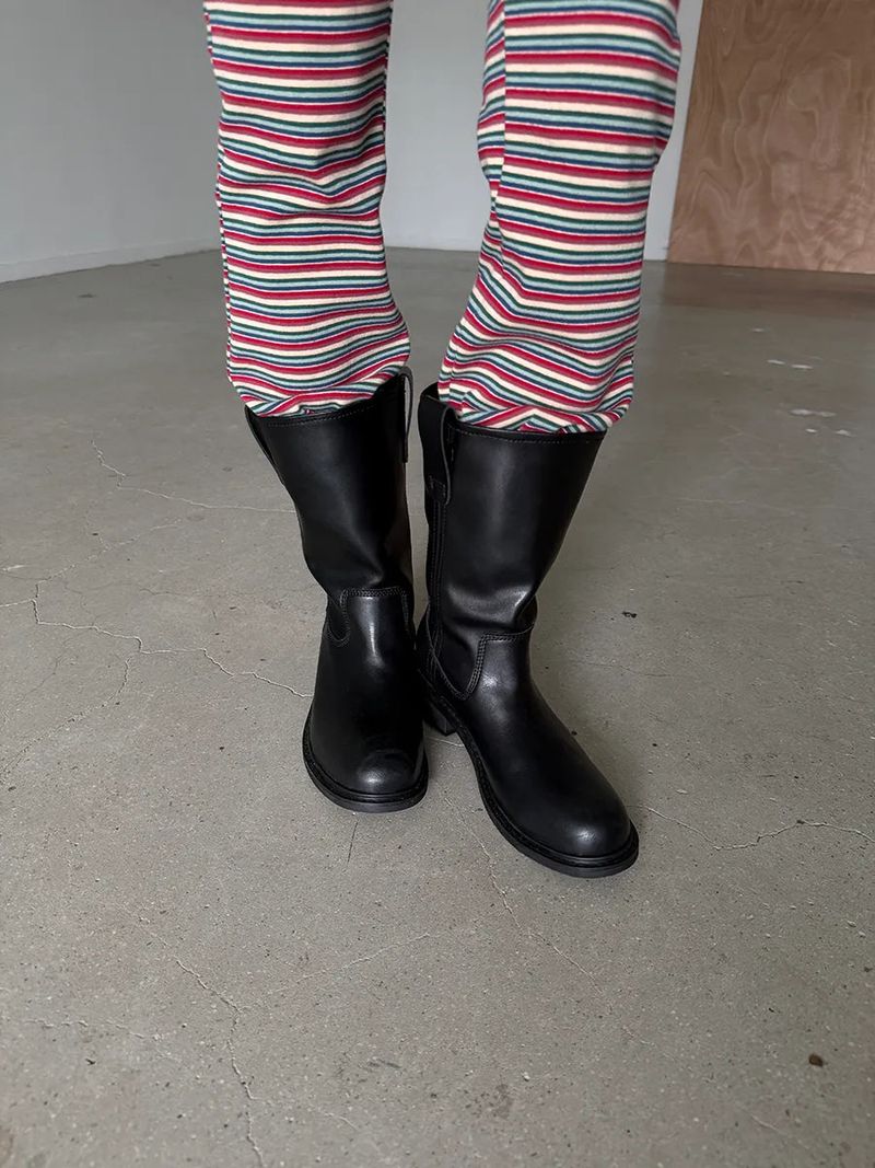 simple leather middle boots