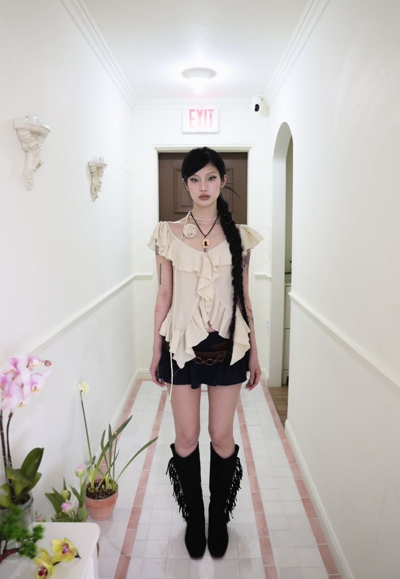 Rose corsage frill top (Black/Beige)