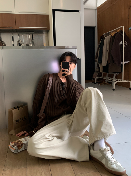 LOOKPLE（ルックプル）の「 Isabelle Vienna V-Neck Loose Fit Ribbed Long Sleeve Knit（Tops）」