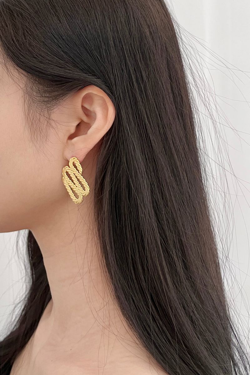 no.5 earring gold