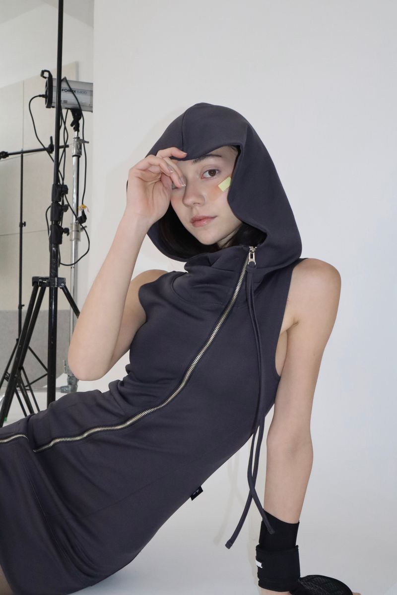 HIGHNECK DRAPE HOOD ZIPUP DRESS
