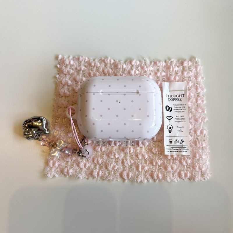 mon monde（モンモンド）の「ペタルドットairpods ケース（スマホグッズ/小物）」