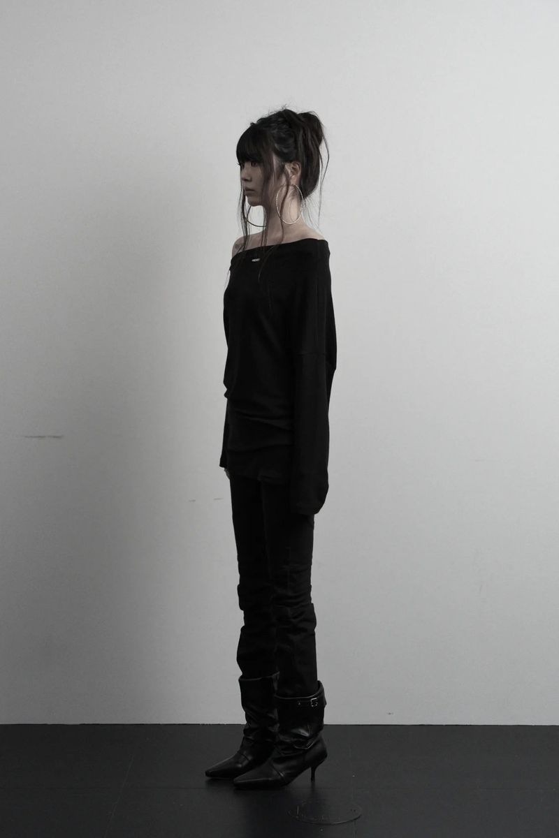[label] back damage off-shoulder top (black)
