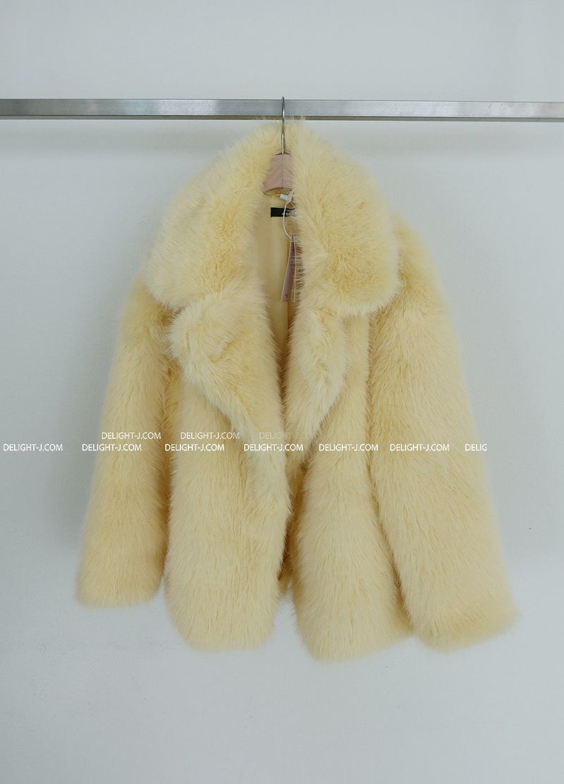 Pastel collar fake fur jacket