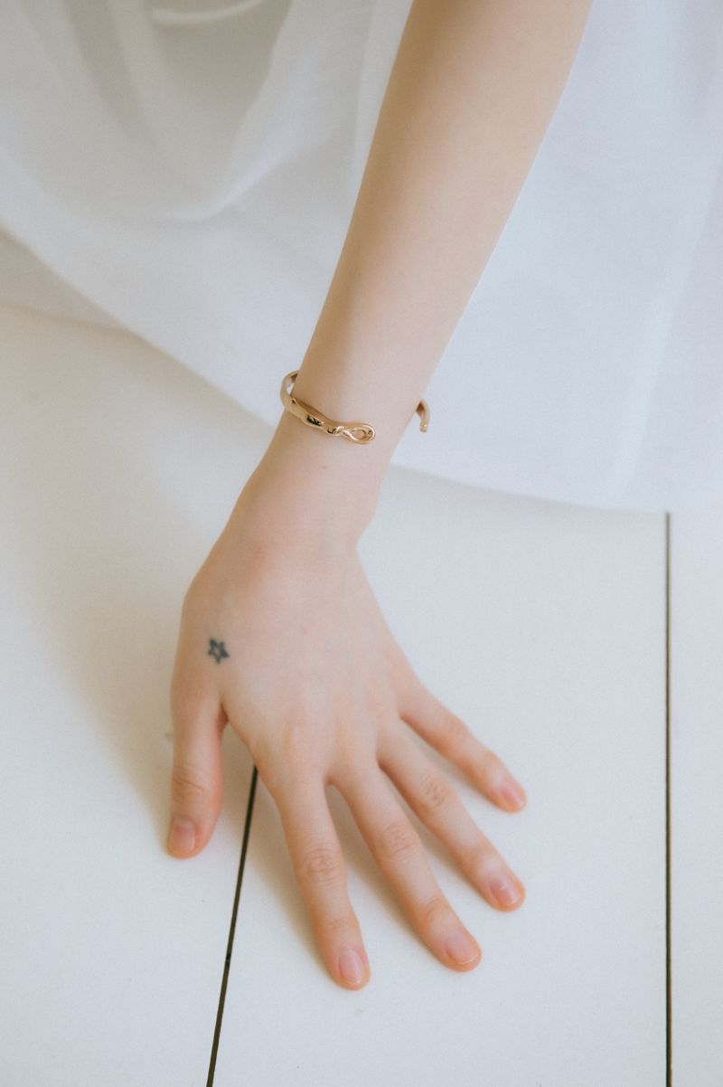 TOMAR（トマル）の「[MADE] Ribbon bangle bracelet（Accessories）」