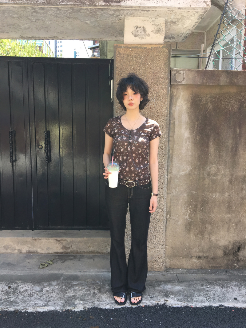 DUGGY（ダギー）の「Grand Floral Button T-shirt (3color)（Tops）」
