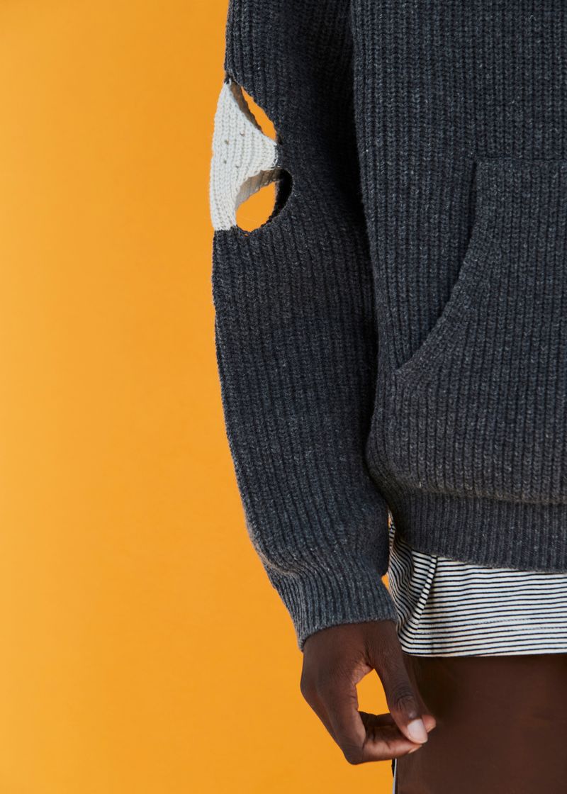 HOLE ARGYLE KNIT HOODIE / CHARCOAL