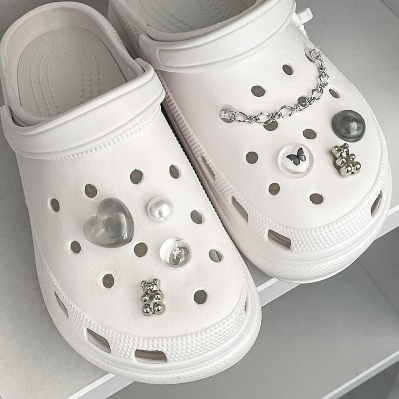 [made]space silver resin shoes charm set 