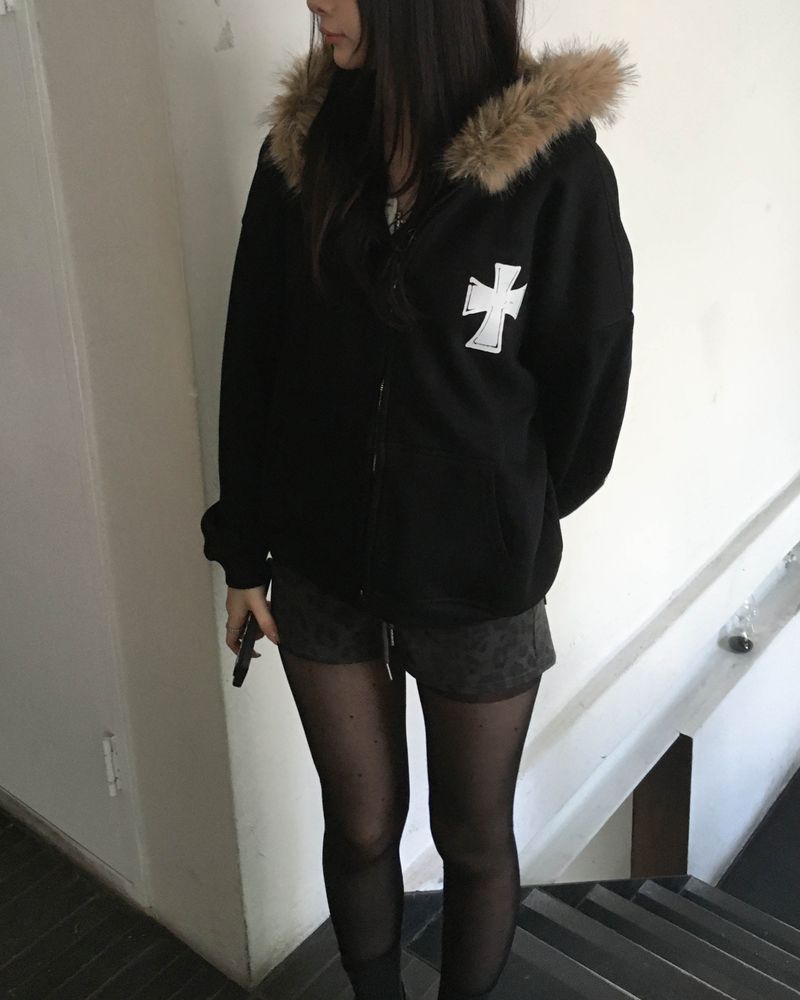 Cross fur hood jumper