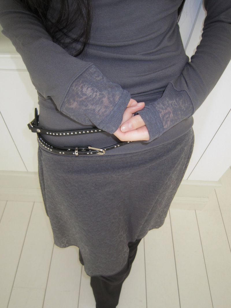 WONDER WONDER(ワンダーワンダー)の「Kure Off-Shoulder Lace Long Sleeve T-Shirt(Tops)」