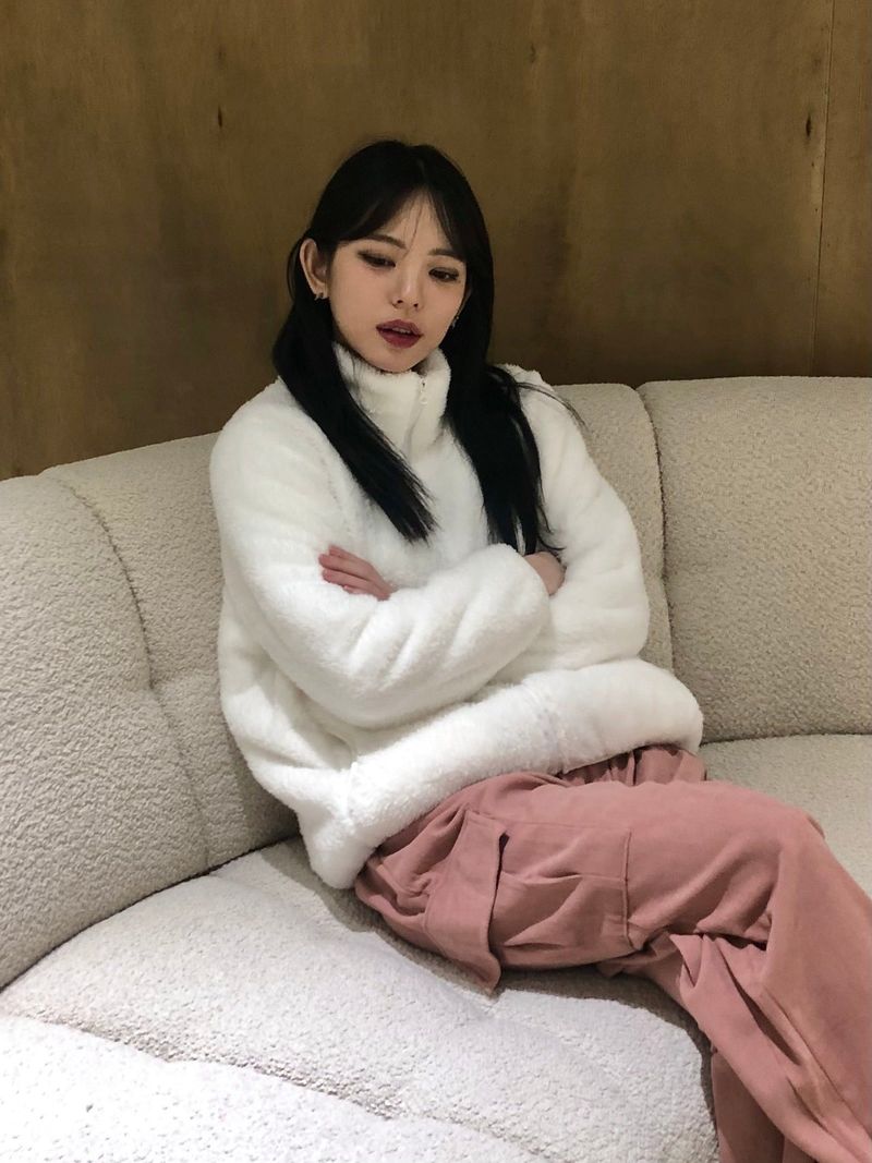 Fluffy fleece zip-up jacket