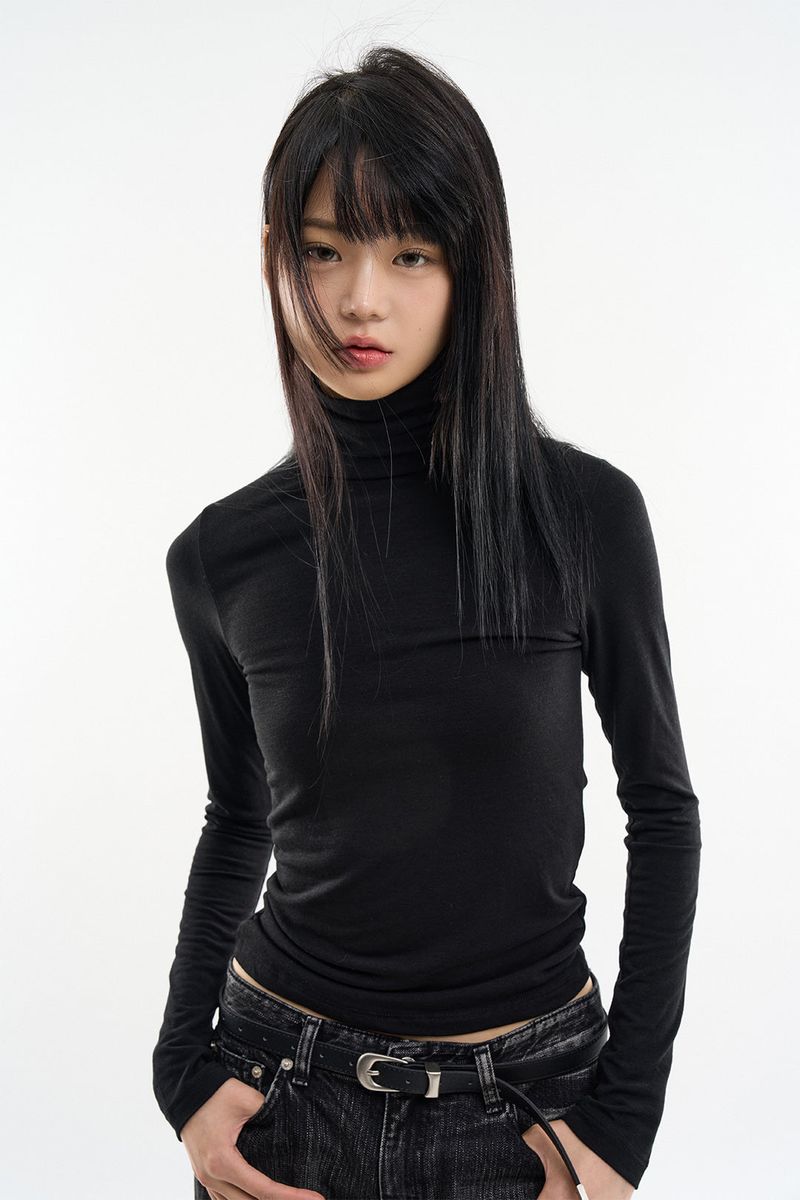 Raucohouse（ラウコハウス）の「ユースベーシックフリースタートルネックTシャツ（トップス）」