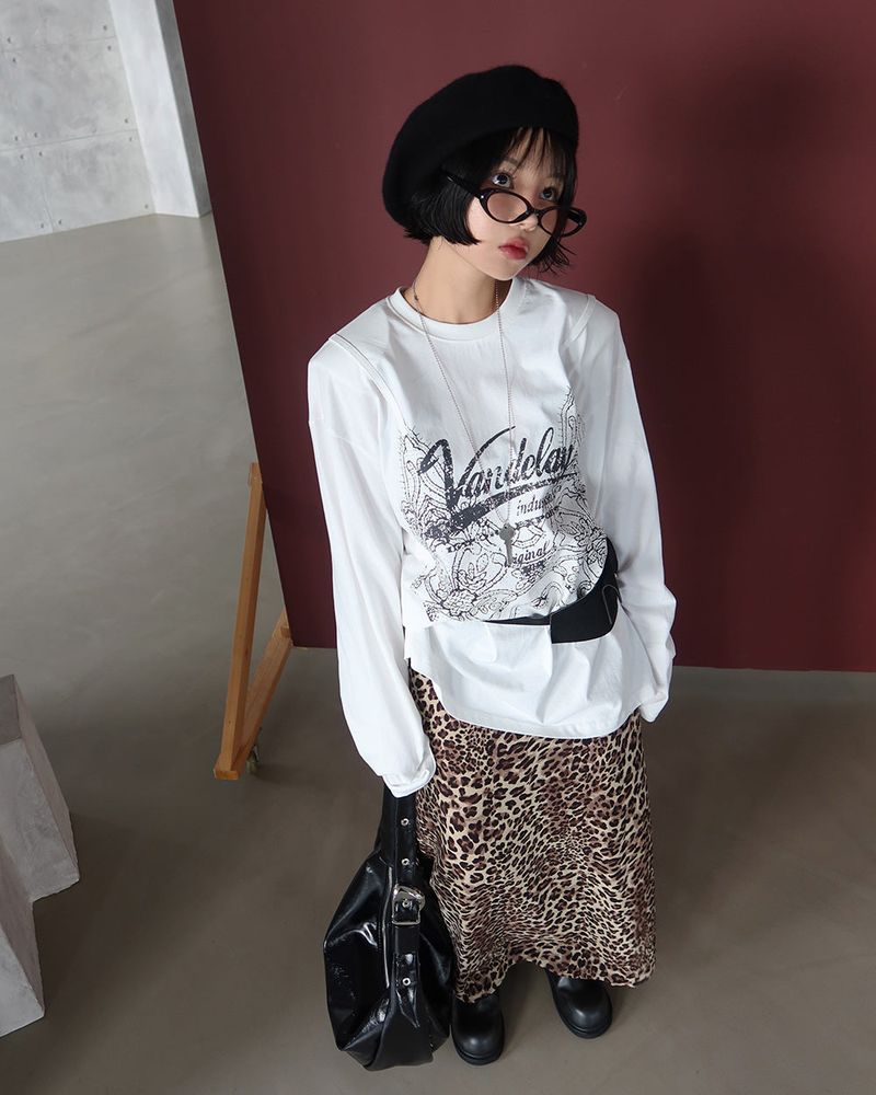 a lace bustier printed T-shirt