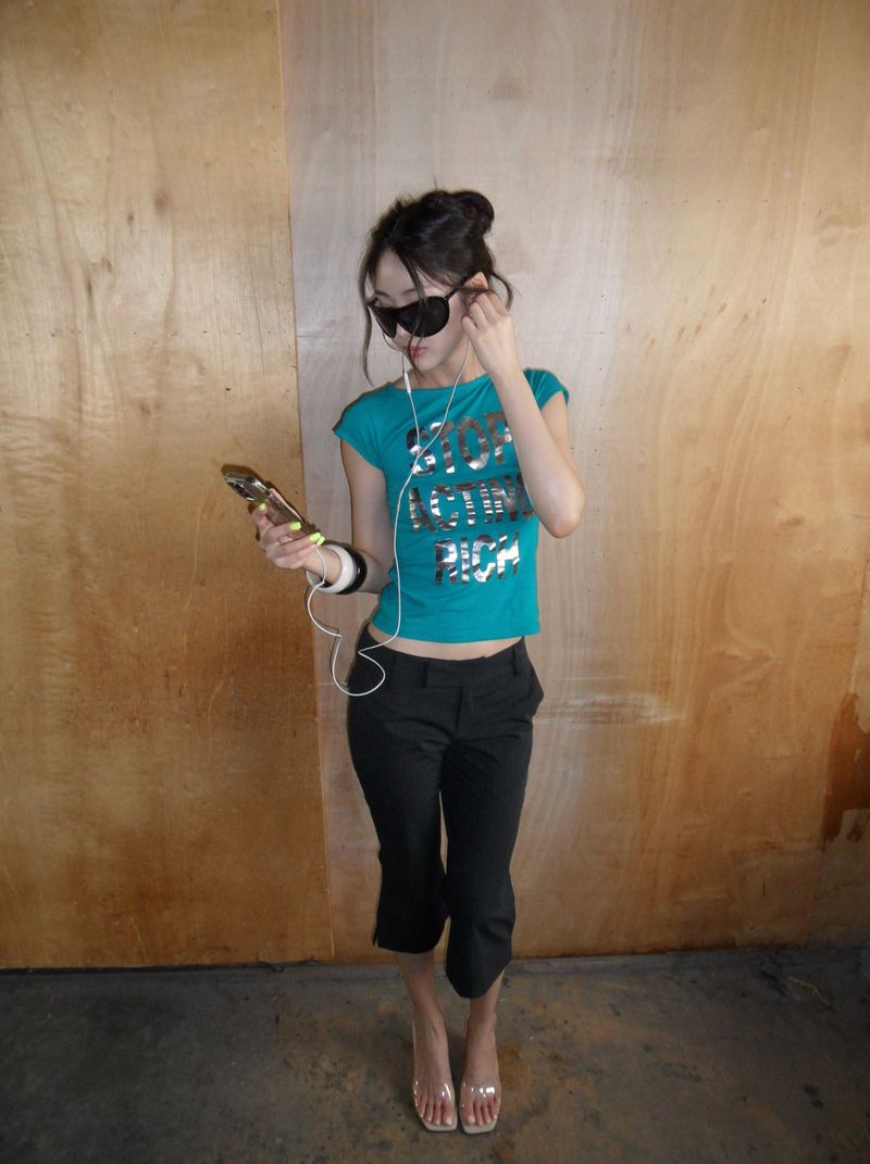 silver lettering tee