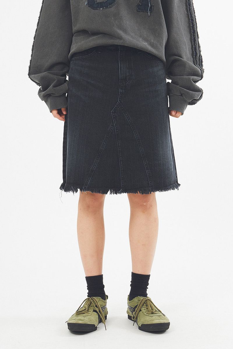 Raucohouse（ラウコハウス）の「Fringe incision denim midi skirt（Skirts）」