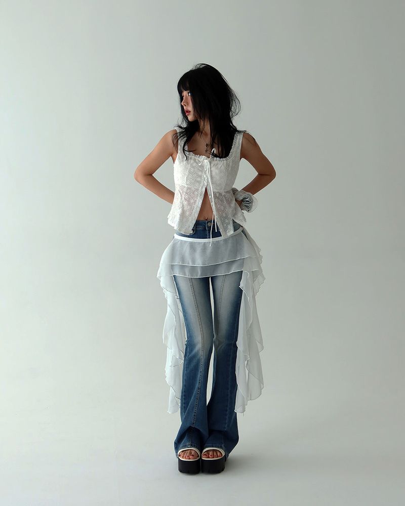 a bean button punching bustier blouse