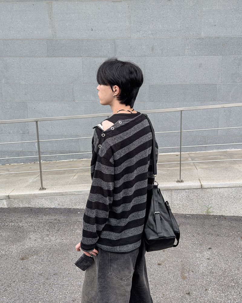 Lure shoulder snap stripe knit