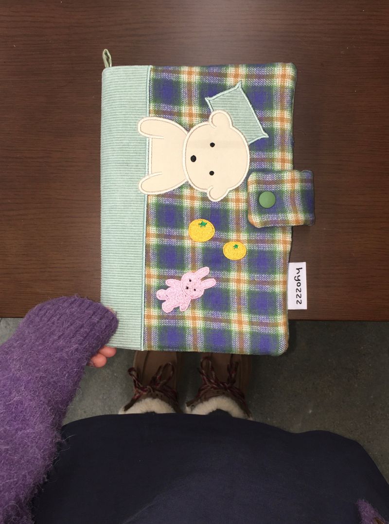 <Can’t escape my blanket> book cover a6