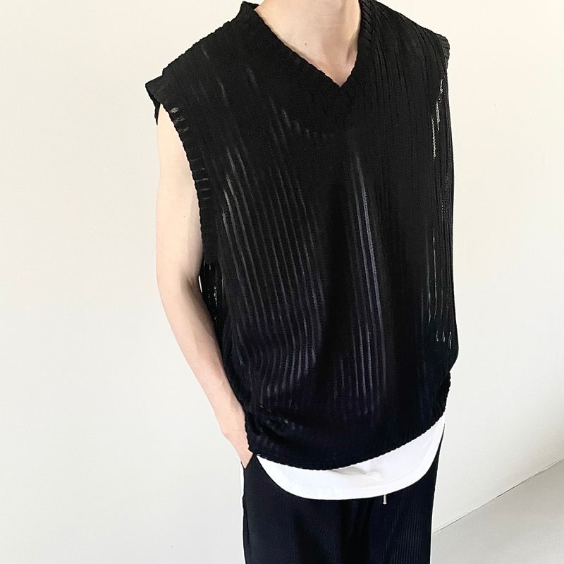 Long layered U neck sleeveless T shirt
