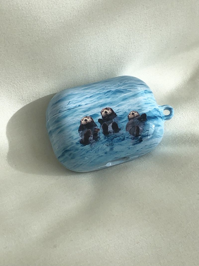 Annak（アンナック）の「[sea otter triplets airpods case]（Smartphone Accessories）」
