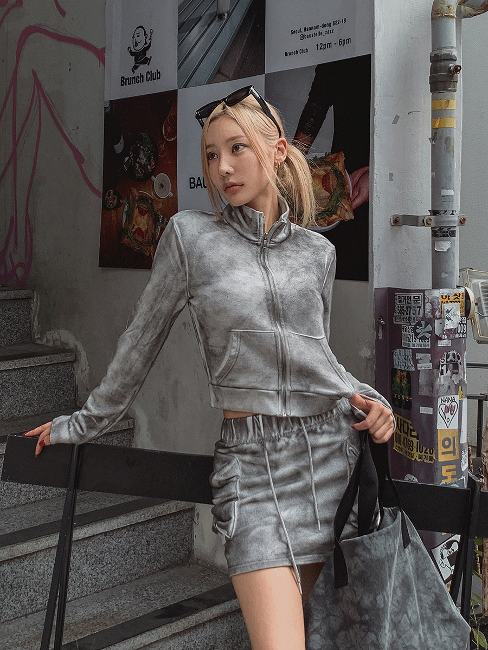 ULAN(ユレン)の「Kent dirty high neck cropped zip-up(Tops)」