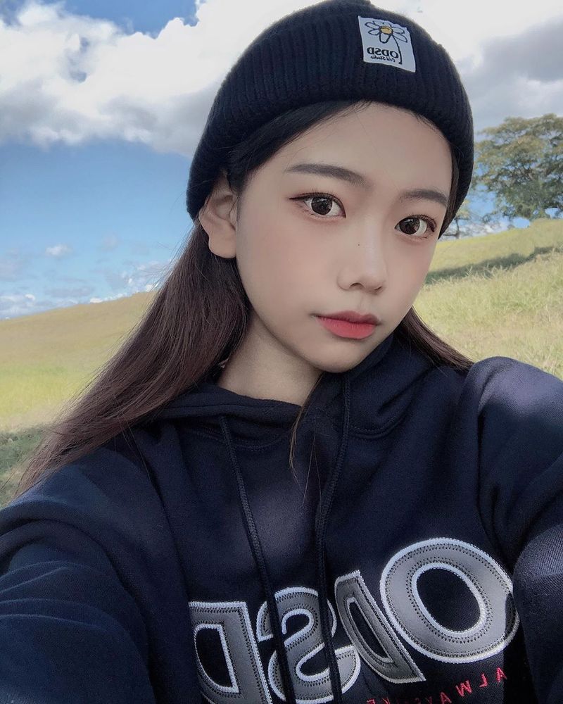 PIXEL DAISY KNIT BEANIE
