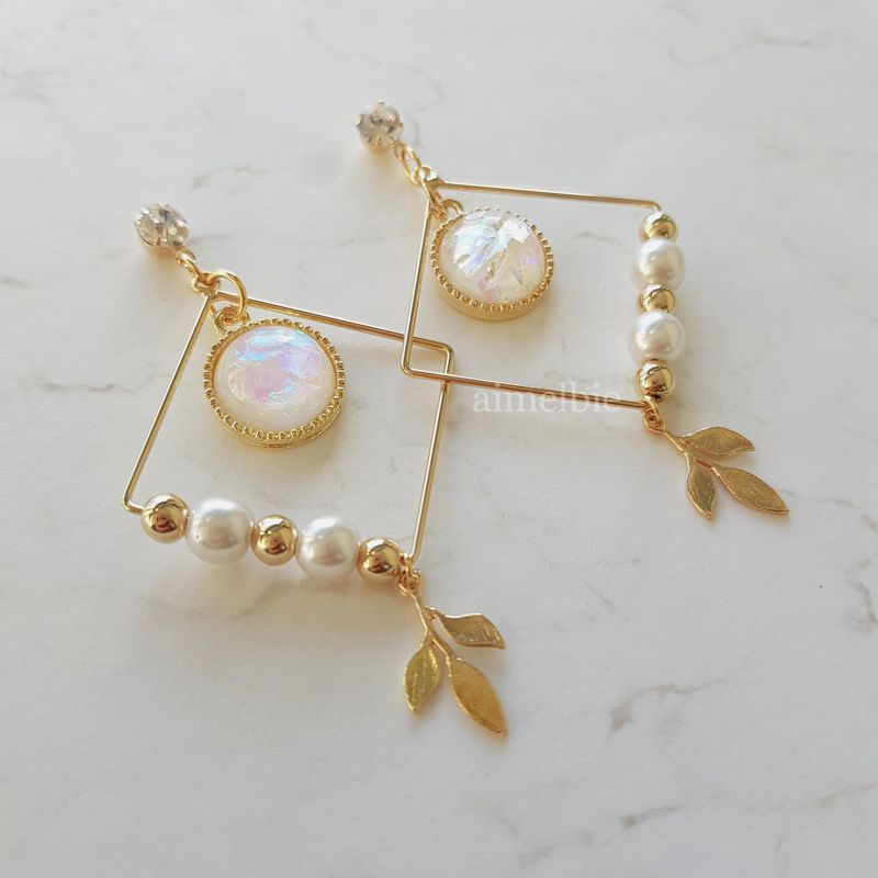 White Dream Catcher Earring (LOONA Yves Earring)