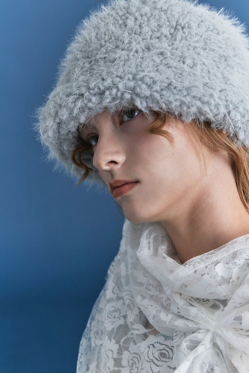MEATEL HAT IN BLUE WING
