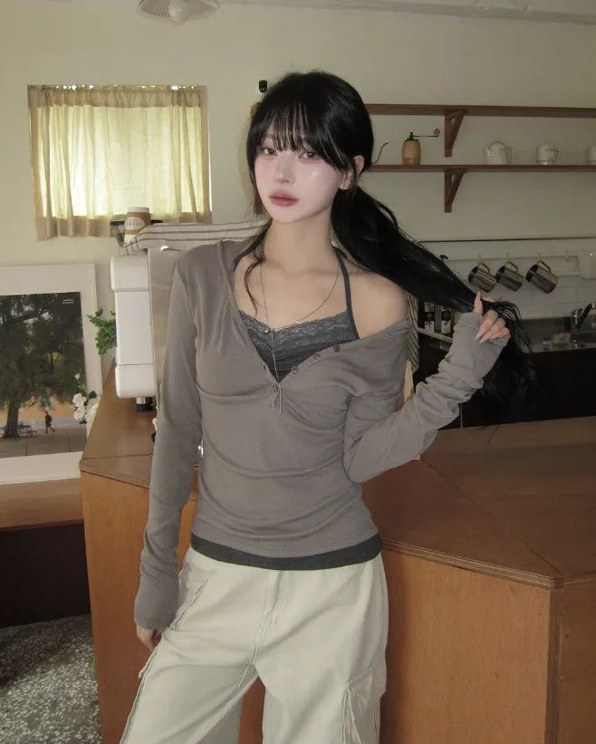 ULAN（ユレン）の「Leon V-Neck Button Slim Hoodie（Tops）」