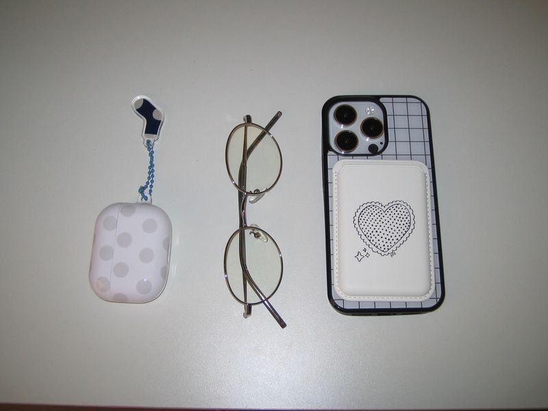 grey dot pattern airpod case