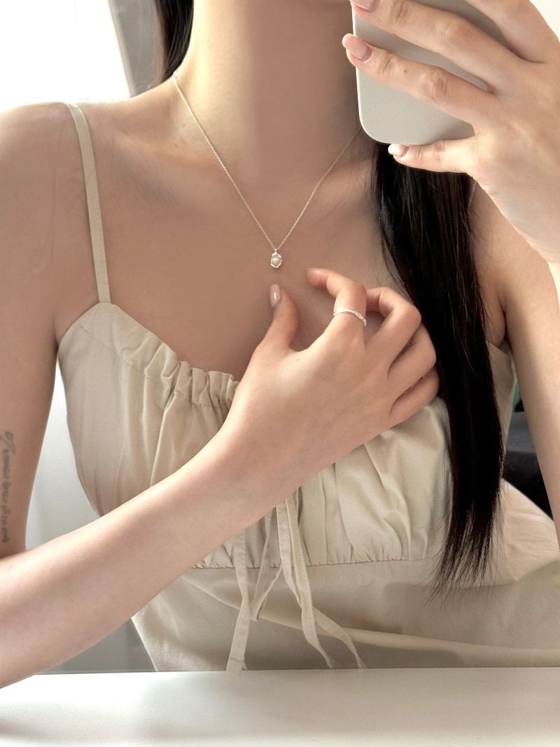 Innocent pearl shell necklace