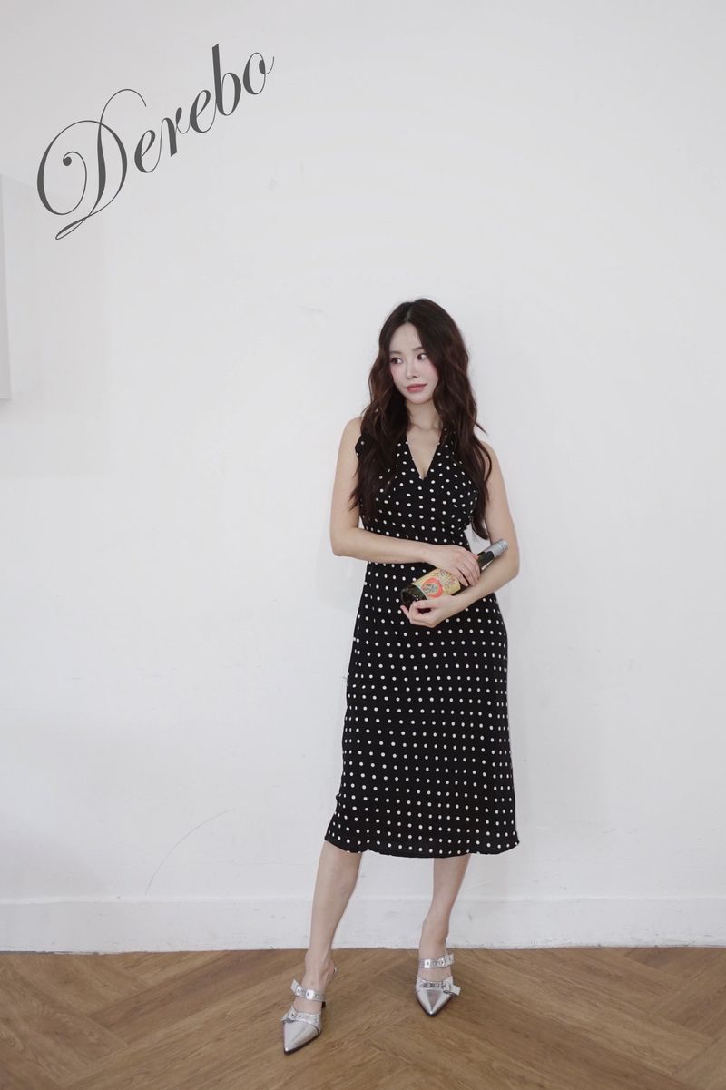 dot halter-neck sleeveless V-neck long dress