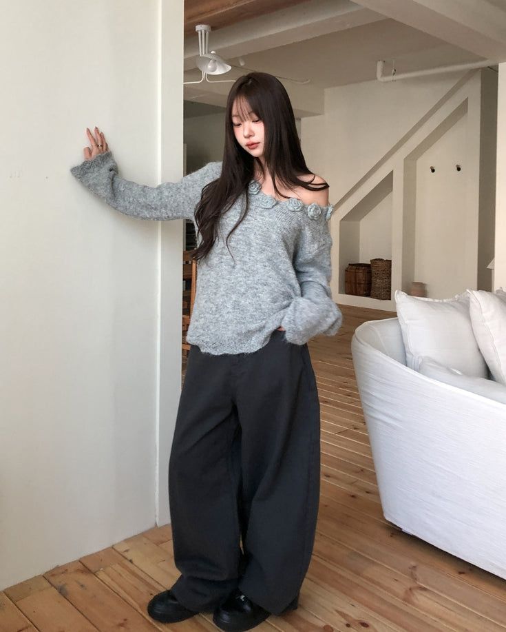 Rosy Flower Hairy V-neck Knit