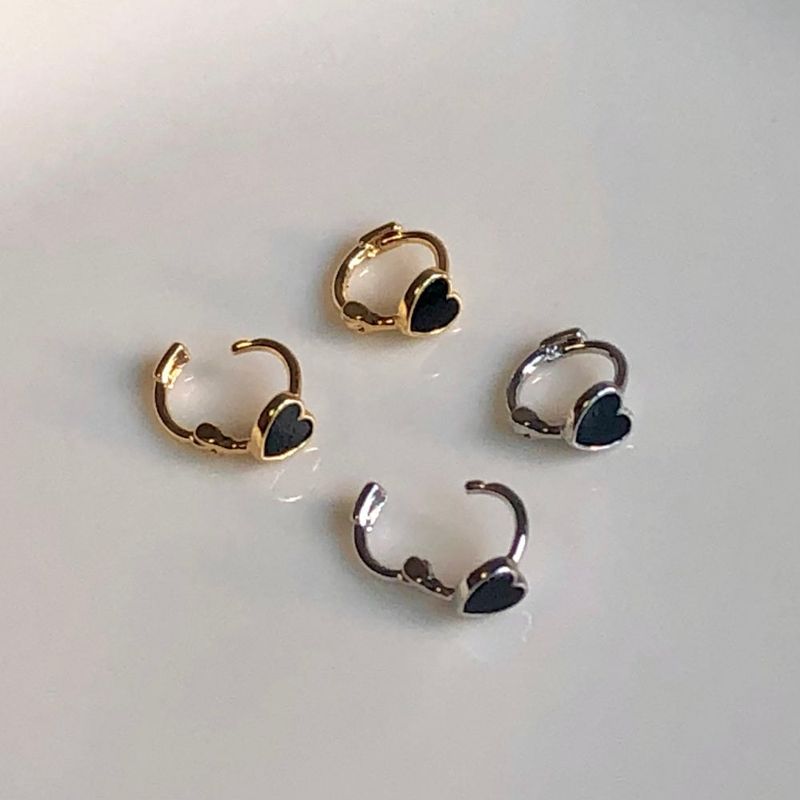 justformes2（ジャストフォーミー）の「One-touch Mini Black Heart Earrings (2 colors)（Accessories）」