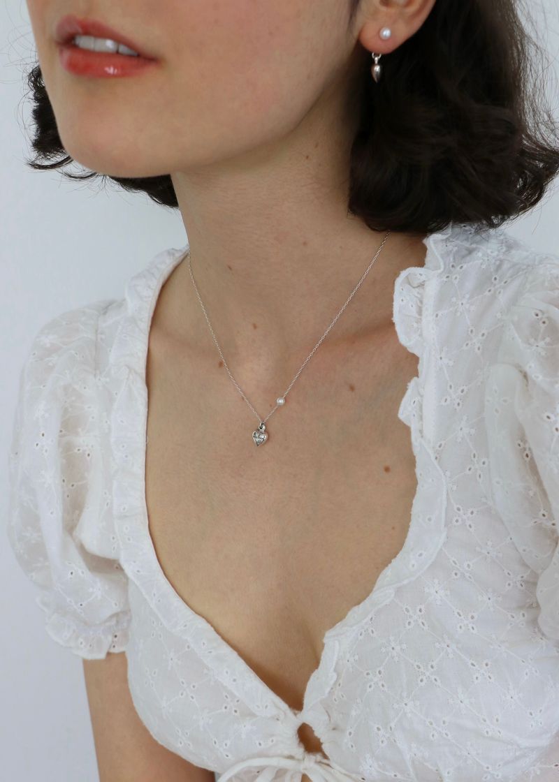 moi moi（モイモイ）の「ハートパールネックレス (silver)（アクセサリー）」