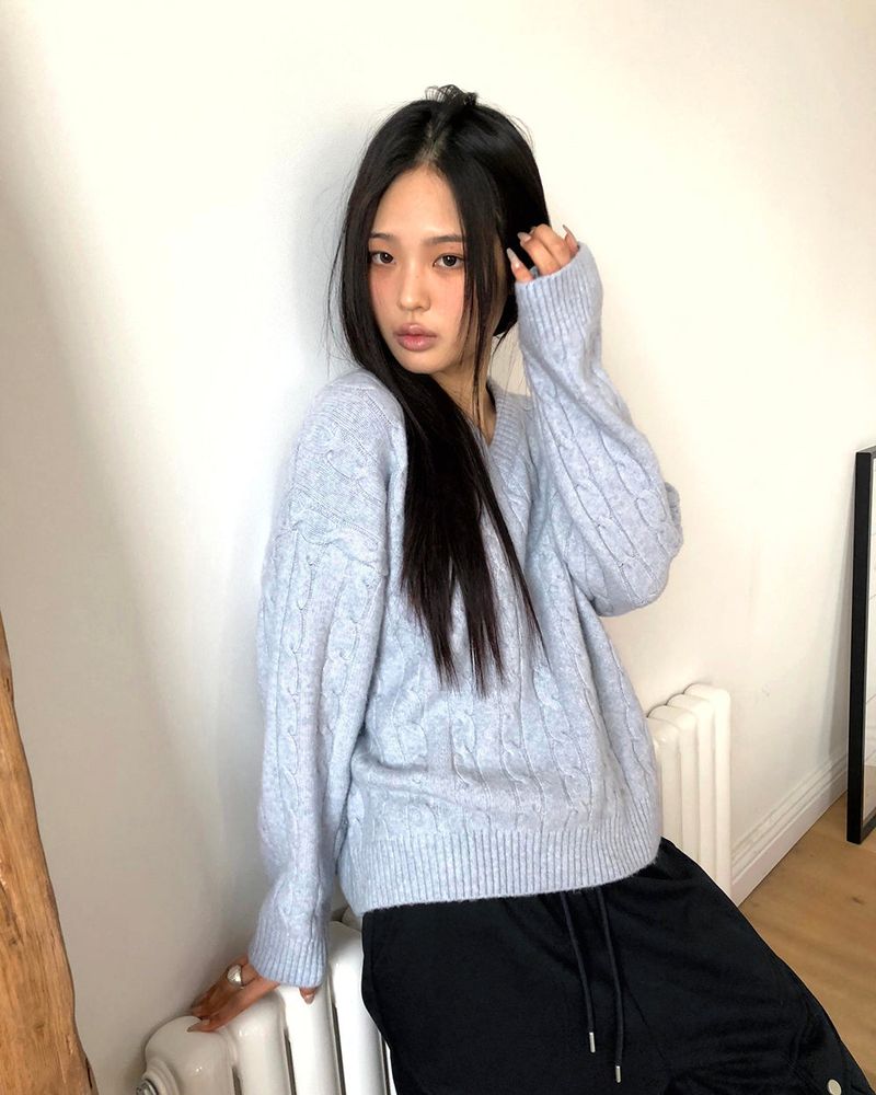 Noyu Loose Wool Cable-knit V-neck Sweater
