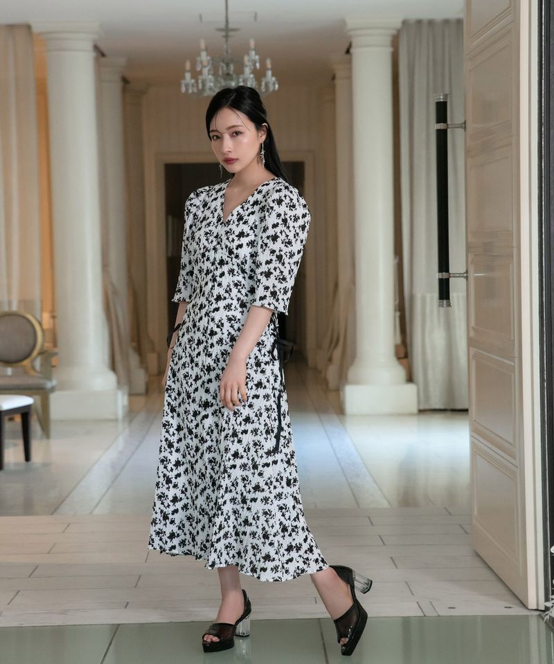 ANDGEEBEE（アンジービー）の「レースアップフラワーワンピ（Dresses）」