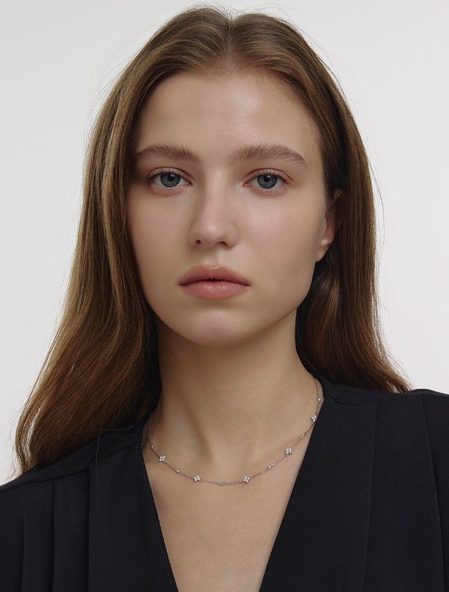 hyeres lor（イエール・ロール）の「25FW★ Essence Silver (W) Moissanite Flower Station Necklace S（Accessories）」