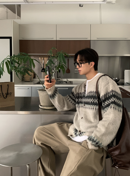 LOOKPLE（ルックプル）の「ベレライスブリズノルディッククロッピードセミオーバーフィットカーディガン（トップス）」