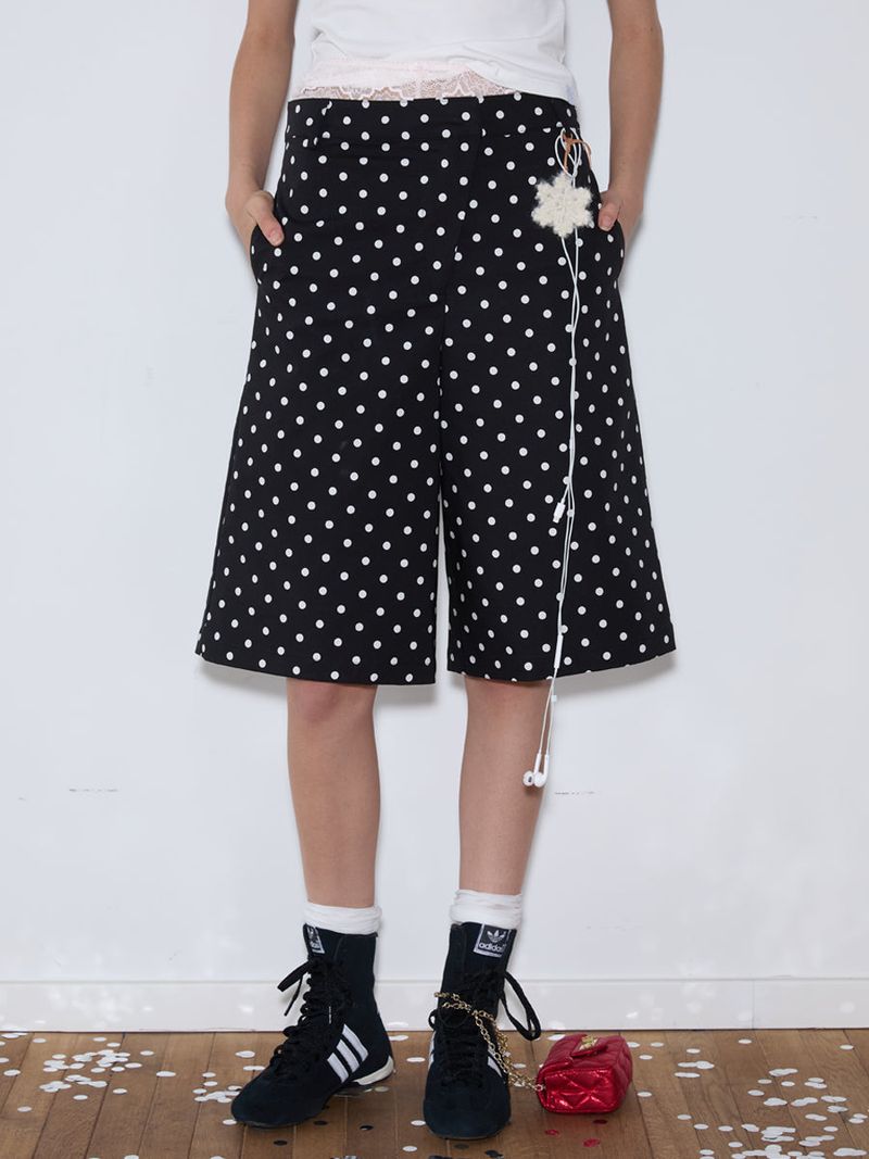 rirri（リリ）の「rirri 25 Spring/Summer Collection - カジュアルブラック&ホワイトポルカドットクロップドパンツ (高密度コットン100%)（パンツ）」