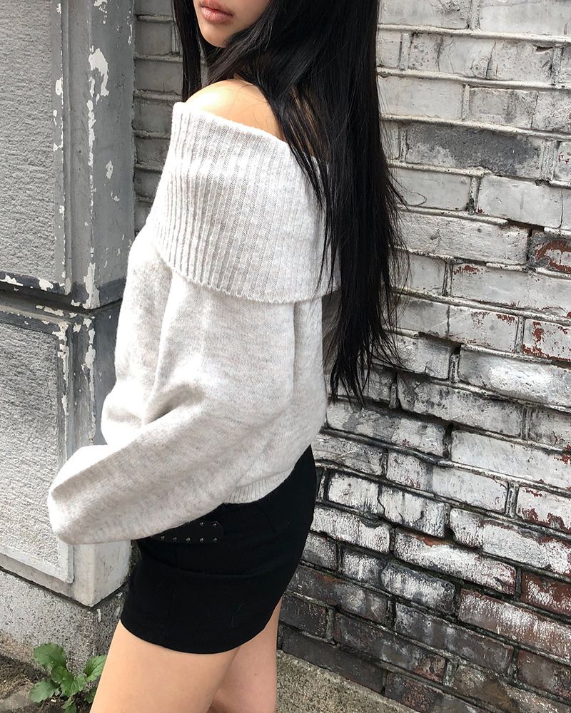 Jeune Off-Shoulder Loose-Fit Long Sleeve Knit
