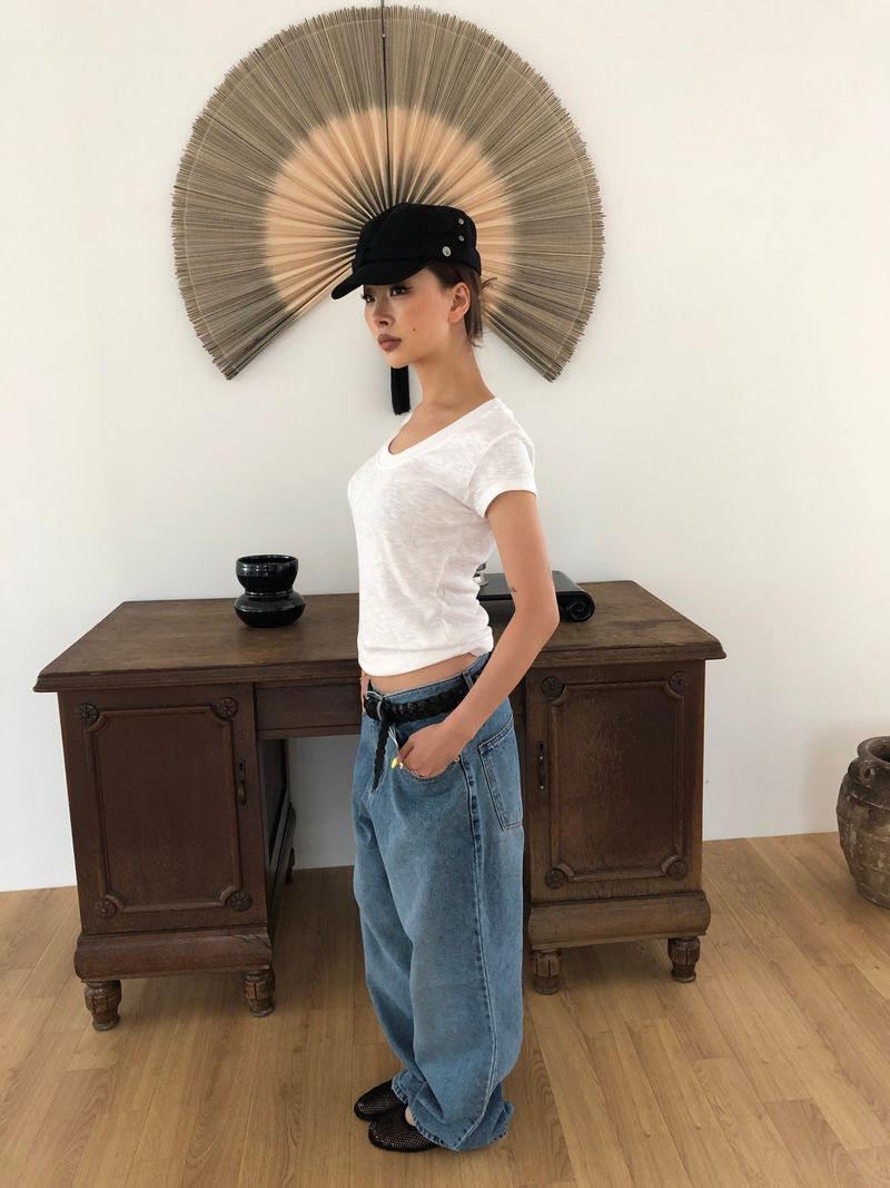SOFT U-NECK TEE