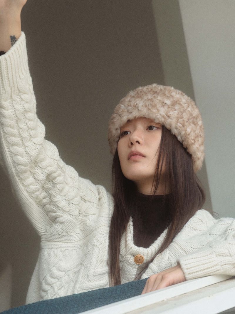Mushroom Fakefur Beanie - Beige