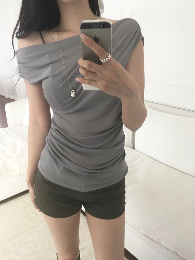 moroi（モロイ）の「Unbalanced Wave Tea（Tops）」