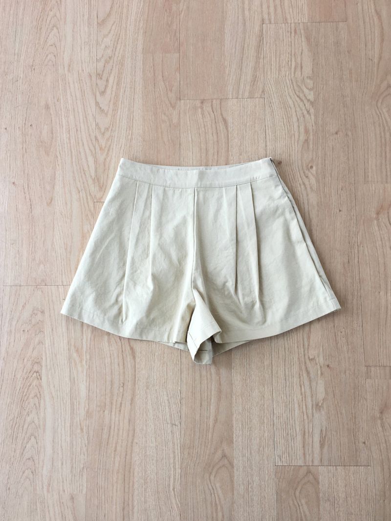 Comi pintuck shorts