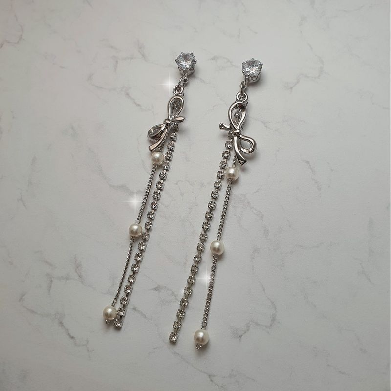 Ribbon and Crystal Drops Earring - Silver