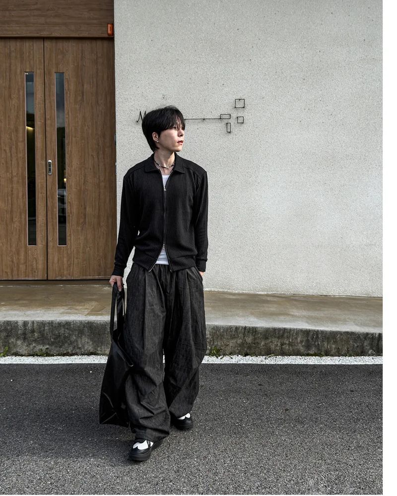 Howt Over Curved Denim Pants