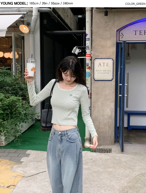 Border Square Embroidery T-shirt (4color)
